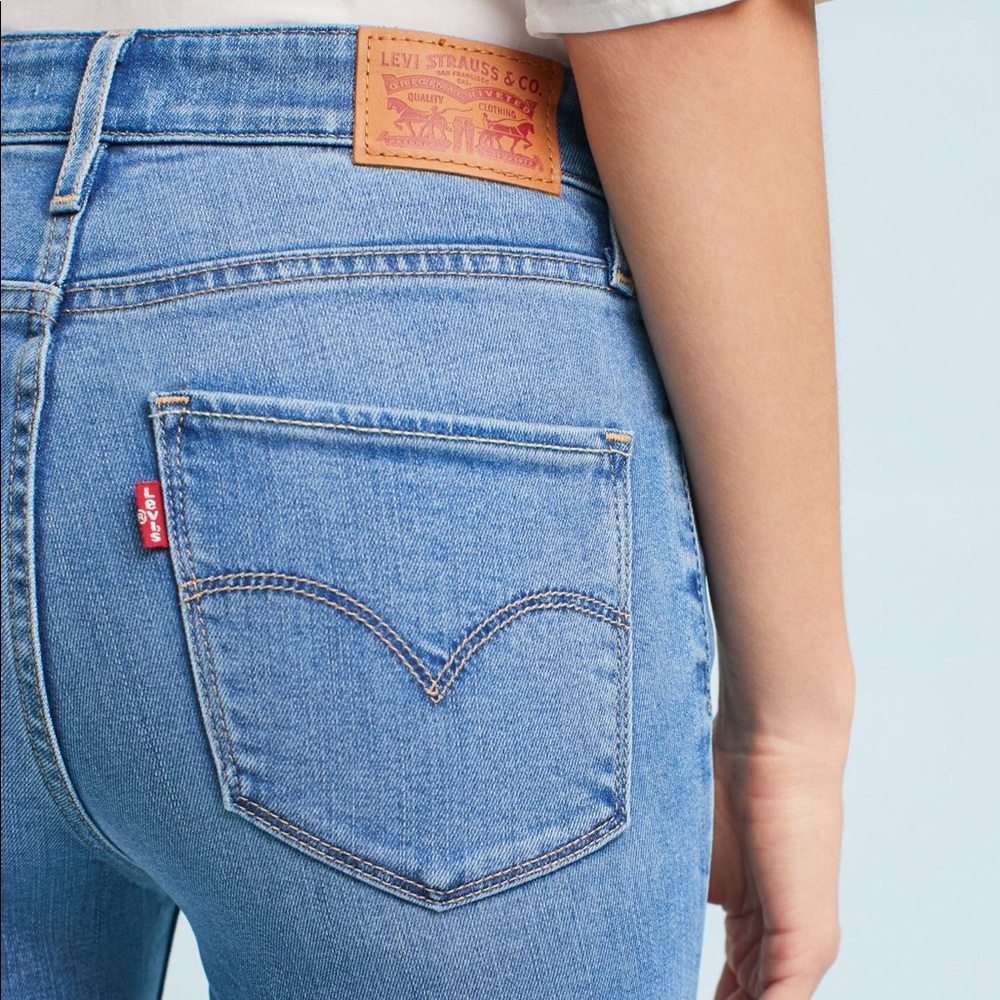 SOLD: Levi's 721 High-Rise Skinny Jeans